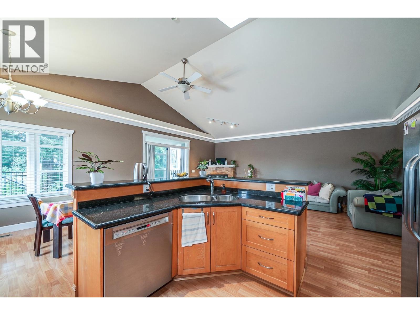 735 Schoolhouse Street, Coquitlam, British Columbia  V3J 5S1 - Photo 11 - R3155199
