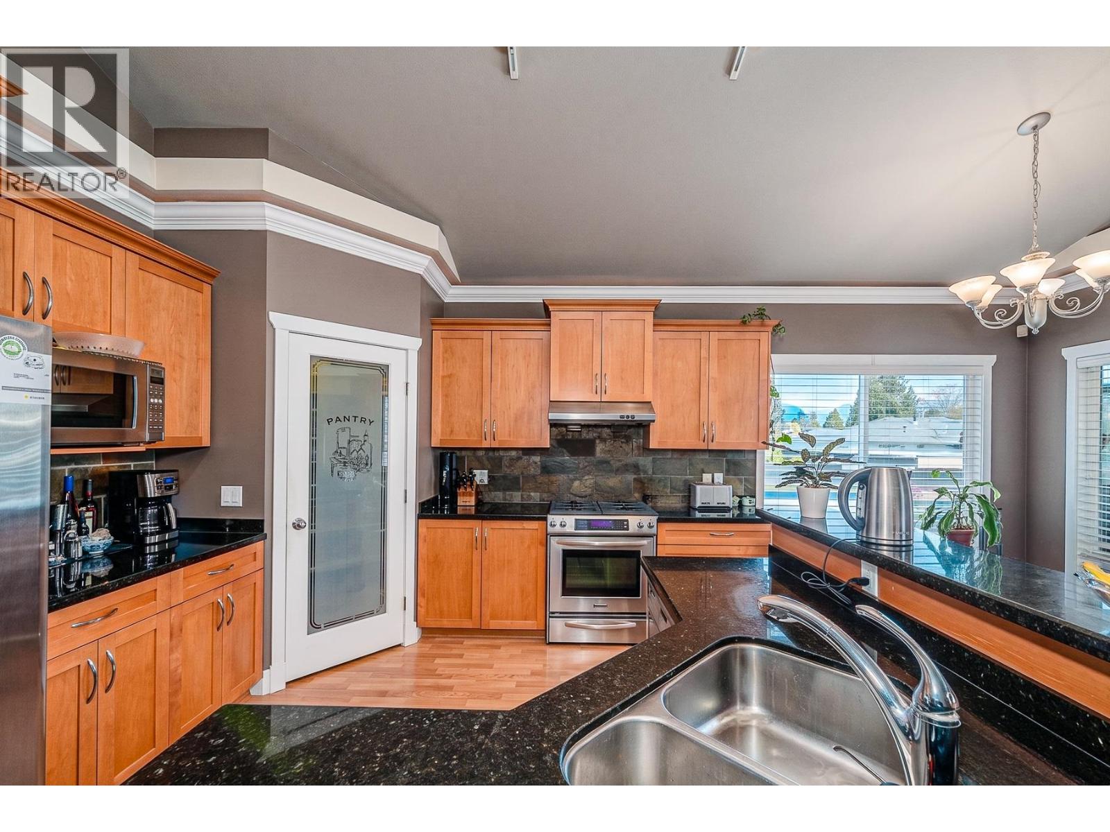 735 Schoolhouse Street, Coquitlam, British Columbia  V3J 5S1 - Photo 6 - R3155199