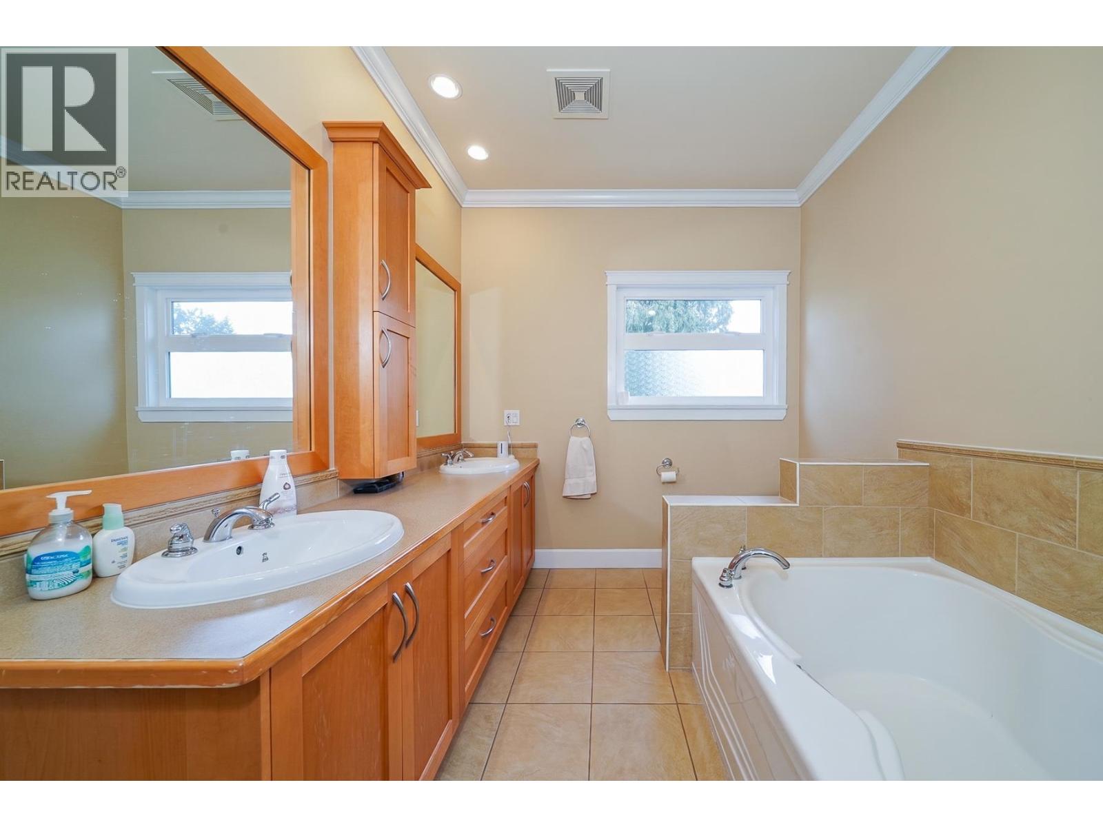 735 Schoolhouse Street, Coquitlam, British Columbia  V3J 5S1 - Photo 19 - R3155199