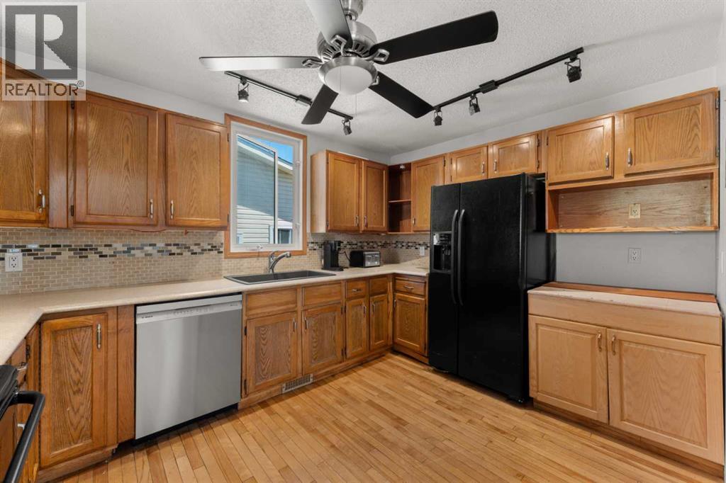27 Elk Hill SE, Airdrie, Alberta  T4B 1Z1 - Photo 7 - A2327378