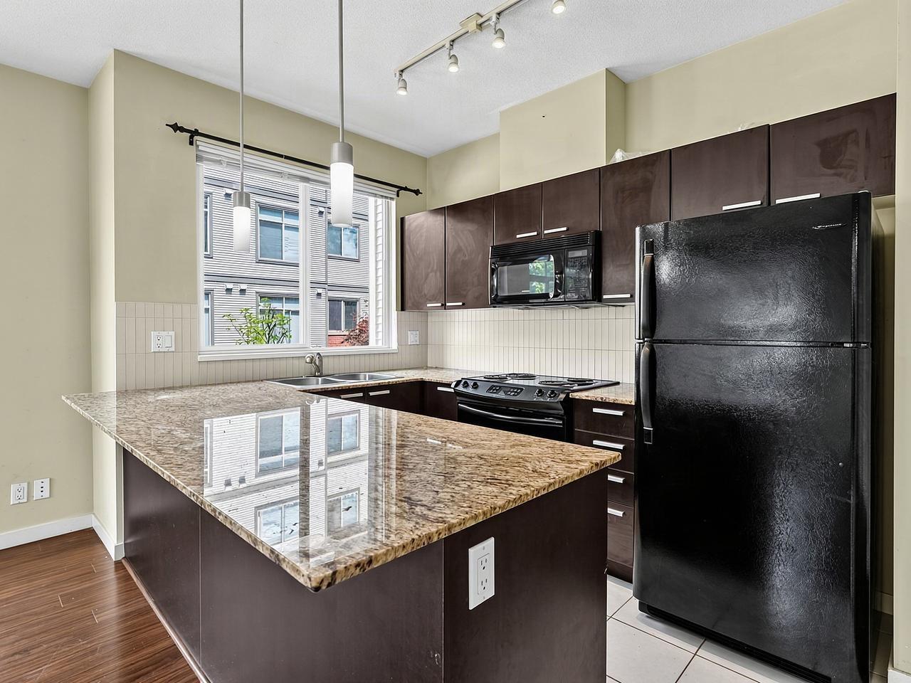 215 10455 University Drive, Surrey, British Columbia  V3T 0A5 - Photo 6 - R3155240