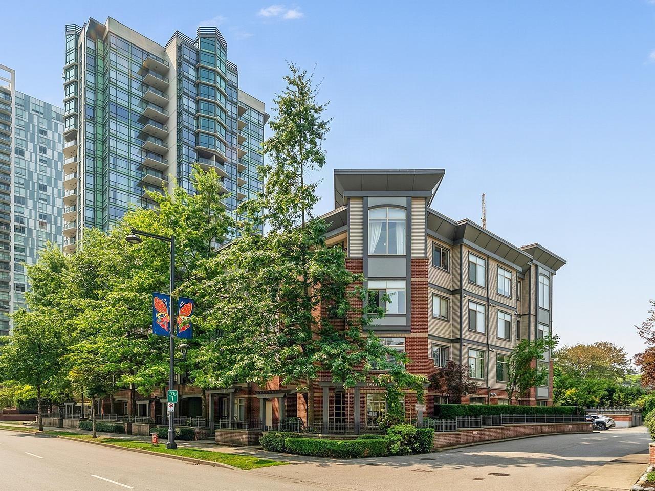 215 10455 University Drive, Surrey, British Columbia  V3T 0A5 - Photo 1 - R3155240