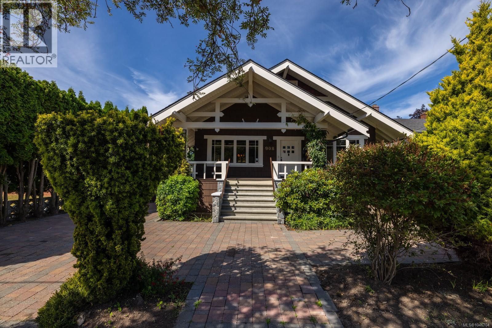 908 Cowichan St, Victoria, British Columbia  V8S 4E5 - Photo 1 - 1046704