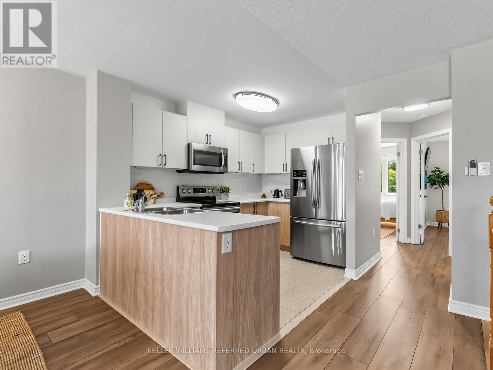 5 Caserta Street, Georgina, Ontario  L4P 0E6 - Photo 7 - N13669132