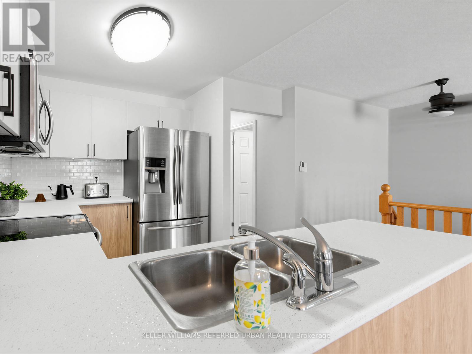 5 Caserta Street, Georgina, Ontario  L4P 0E6 - Photo 9 - N13669132