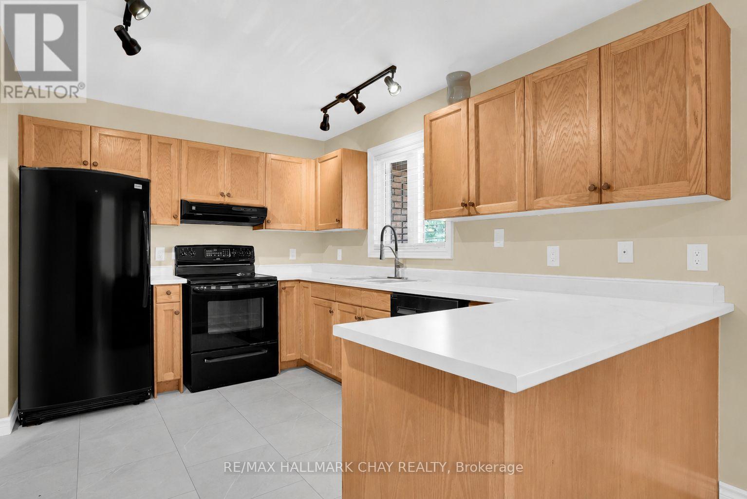 51 Indianola Crescent, Wasaga Beach, Ontario  L9Z 2W4 - Photo 4 - S13669100