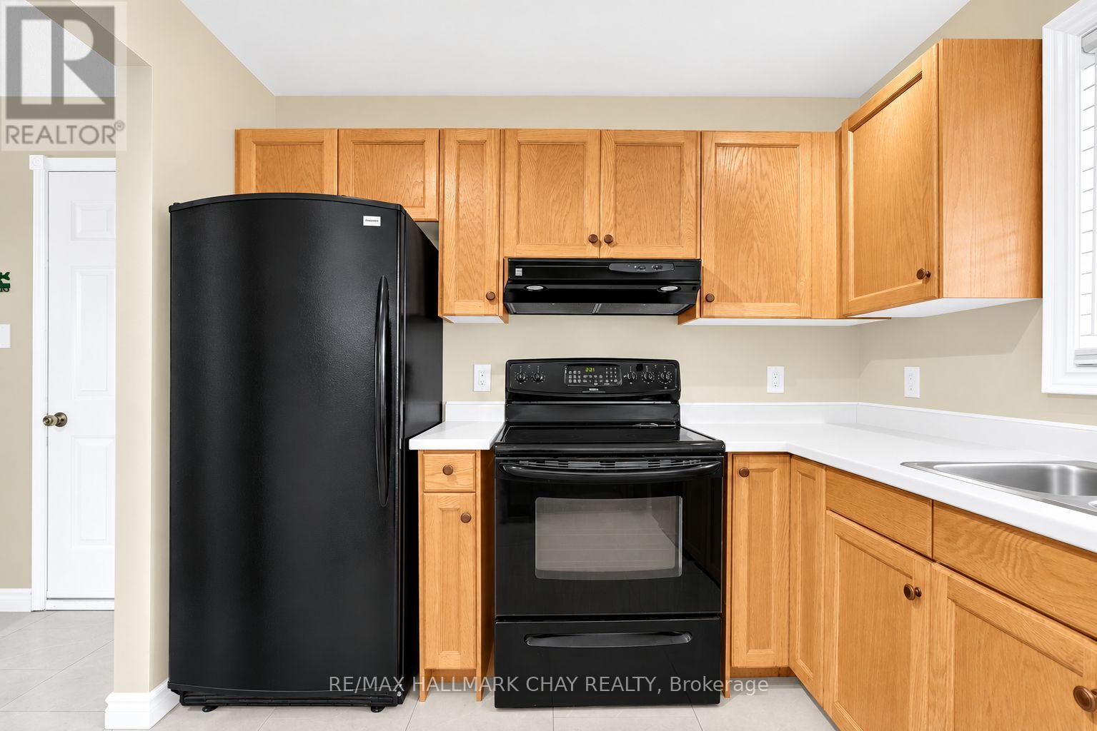 51 Indianola Crescent, Wasaga Beach, Ontario  L9Z 2W4 - Photo 5 - S13669100