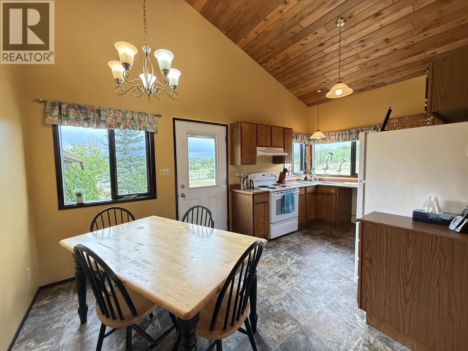 2644 Selkirk Road, Williams Lake, British Columbia  V2G 4W9 - Photo 2 - R3155316