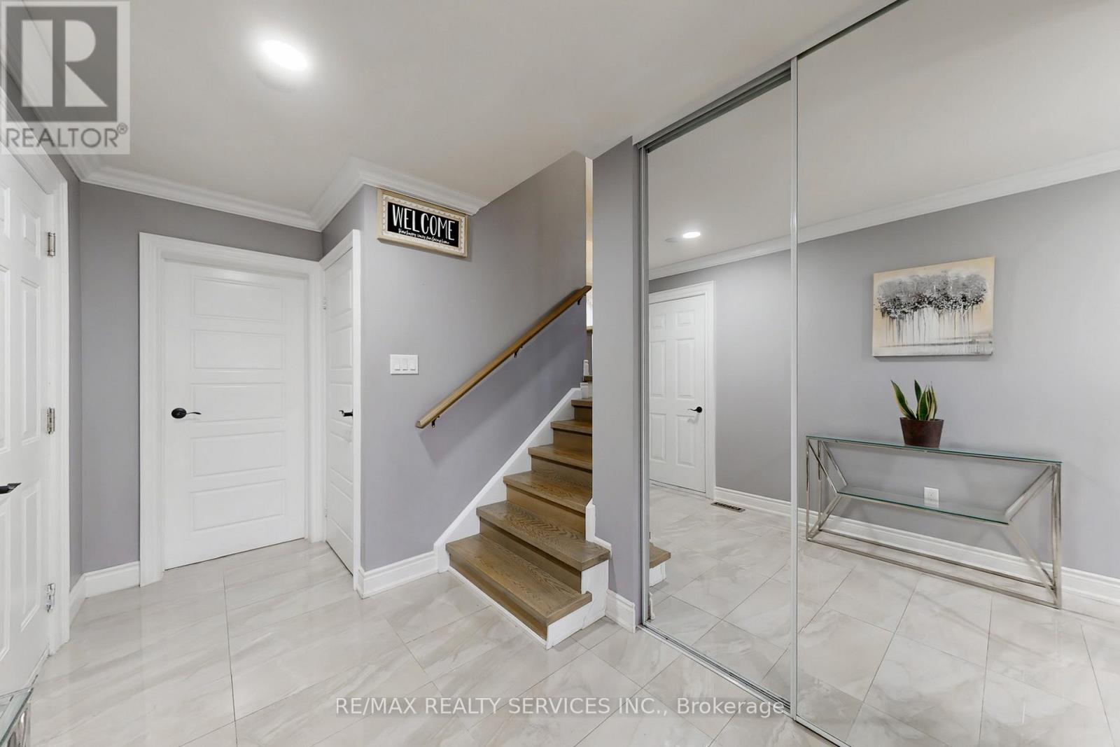 53 Geneva Crescent, Brampton, Ontario  L6S 1K7 - Photo 4 - W13018422