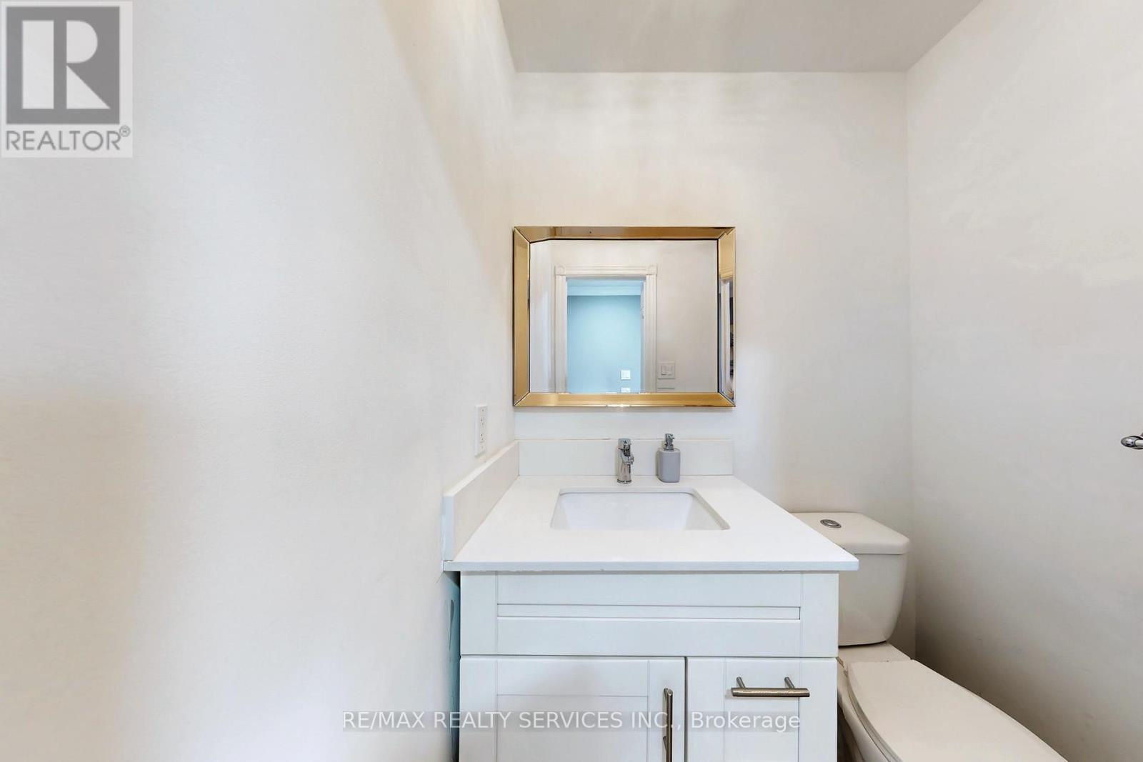 53 Geneva Crescent, Brampton, Ontario  L6S 1K7 - Photo 5 - W13018422