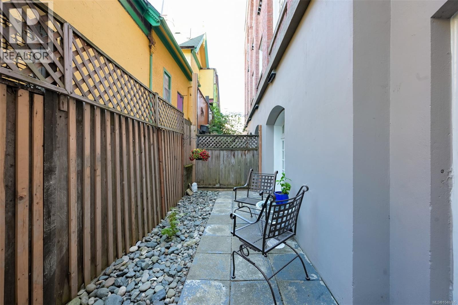203 1602 Quadra St, Victoria, British Columbia  V8W 2L4 - Photo 22 - 1046765