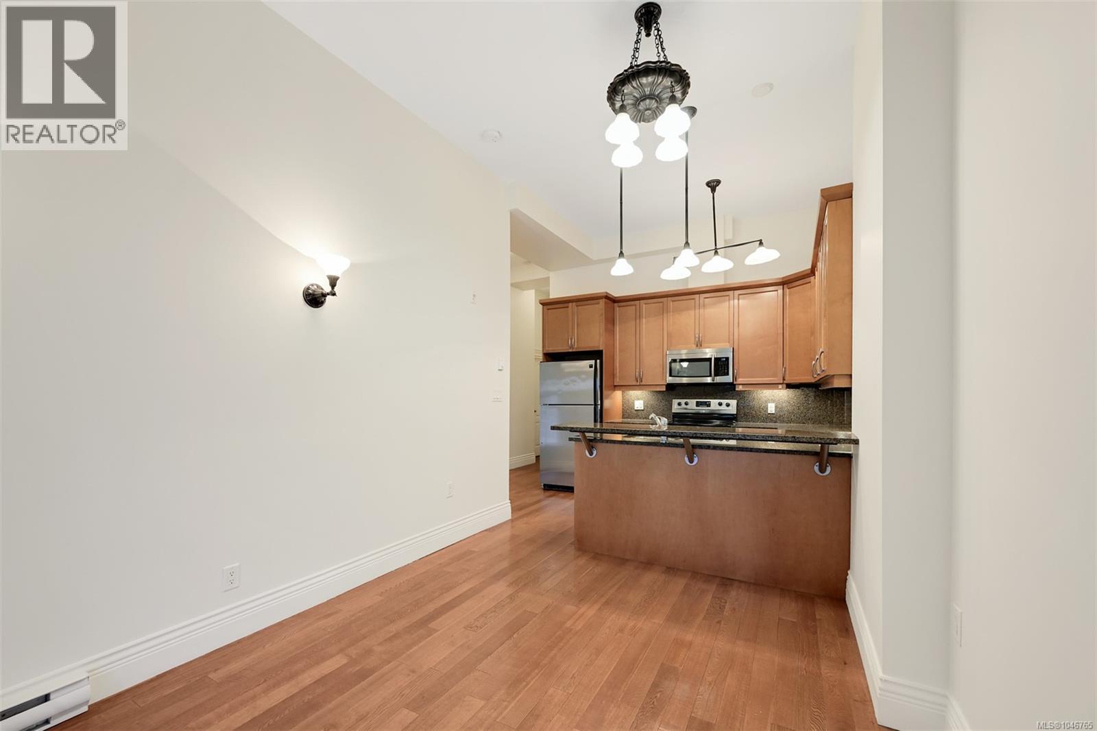 203 1602 Quadra St, Victoria, British Columbia  V8W 2L4 - Photo 8 - 1046765