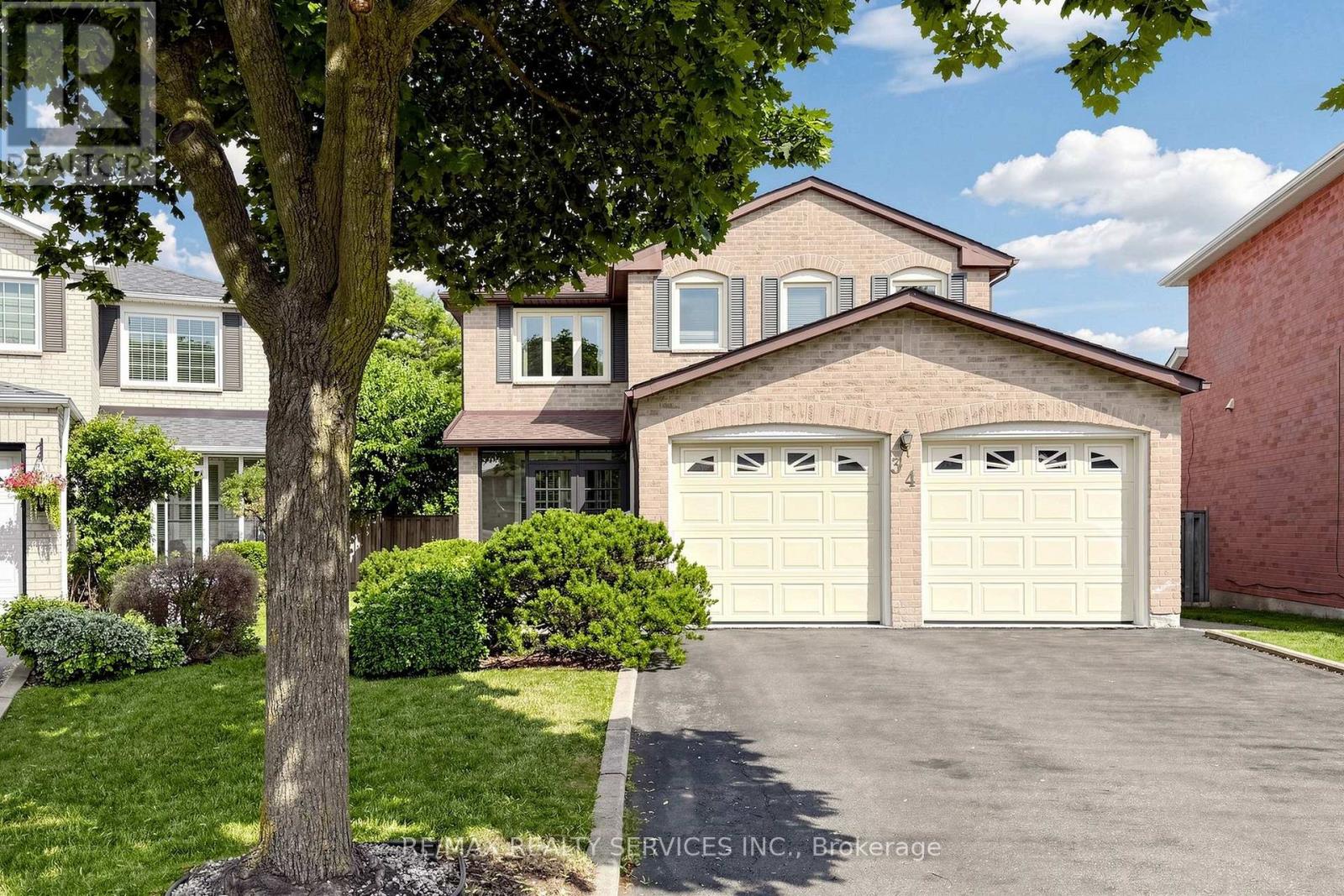 34 Granby Court, Brampton, Ontario  L6S 5K1 - Photo 2 - W13561190