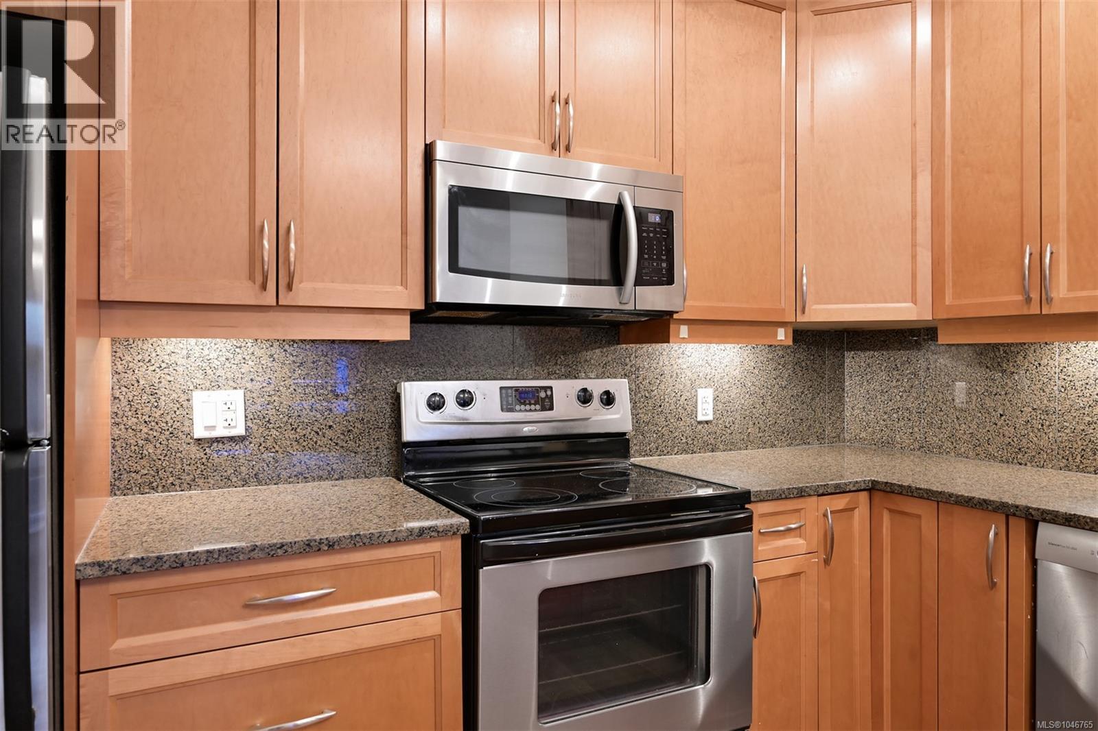 203 1602 Quadra St, Victoria, British Columbia  V8W 2L4 - Photo 12 - 1046765