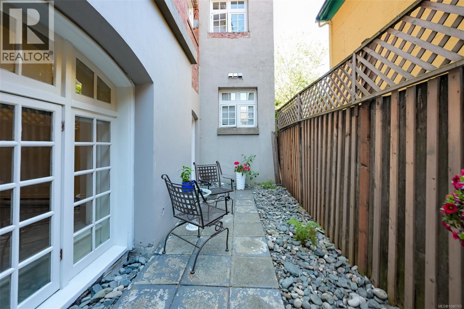 203 1602 Quadra St, Victoria, British Columbia  V8W 2L4 - Photo 23 - 1046765
