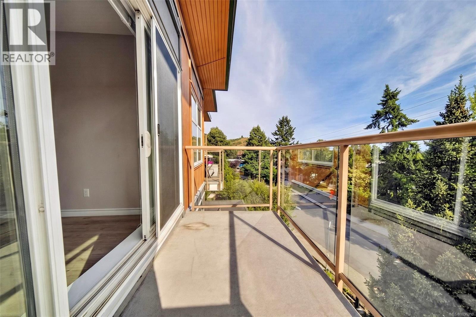 403 1550 Church Ave, Saanich, British Columbia  V8P 2H1 - Photo 8 - 1036318