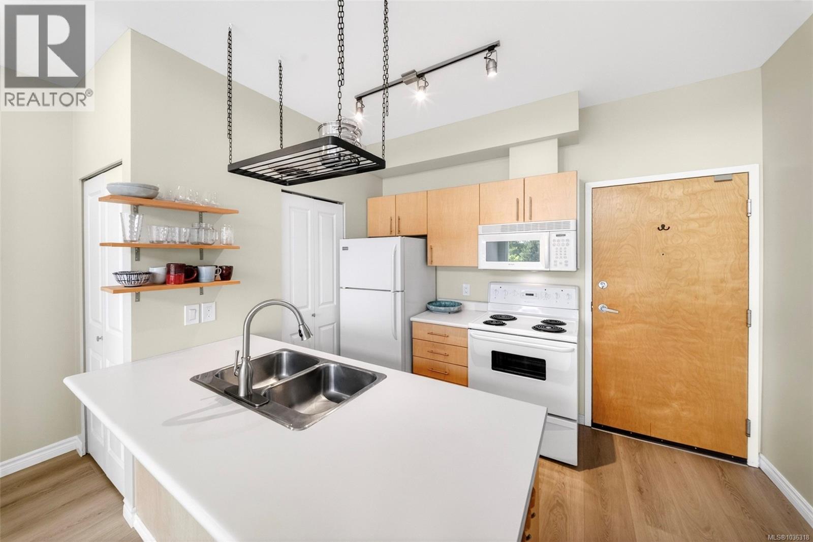 403 1550 Church Ave, Saanich, British Columbia  V8P 2H1 - Photo 5 - 1036318