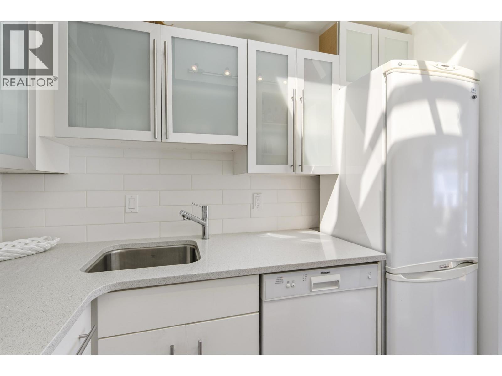 301 3673 W 11th Avenue, Vancouver, British Columbia  V6R 2K4 - Photo 8 - R3146580