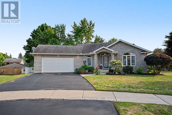 8 UPTON COURT, North Dumfries, Ontario