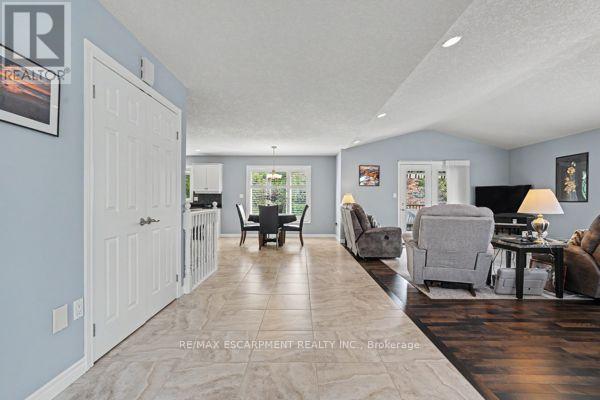 8 Upton Court, North Dumfries, Ontario  N0B 1E0 - Photo 5 - X13669126