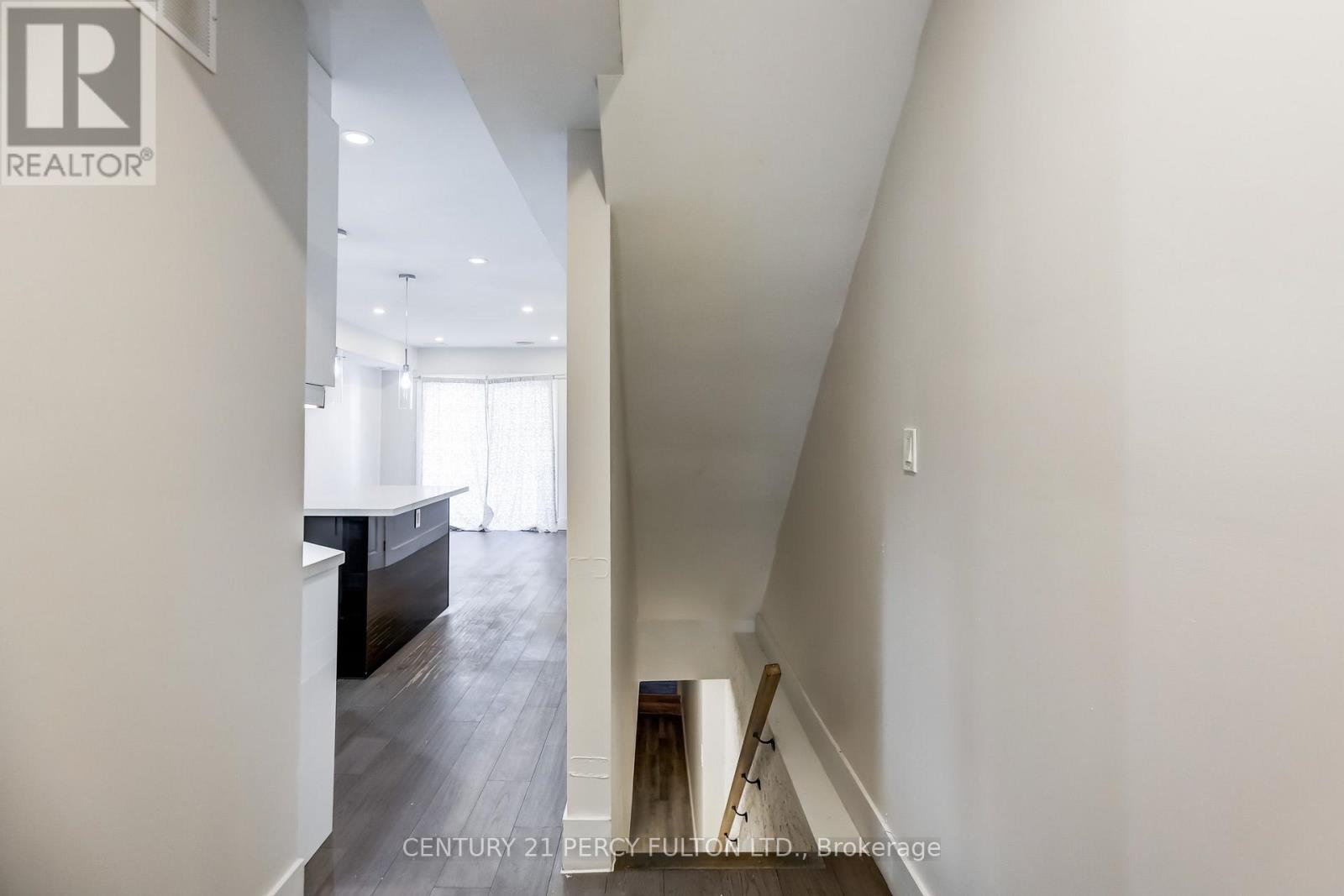 Main Floor - # 1 - 1989 Davenport Road, Toronto, Ontario M6N 1C5 - Photo 13 - W13668944