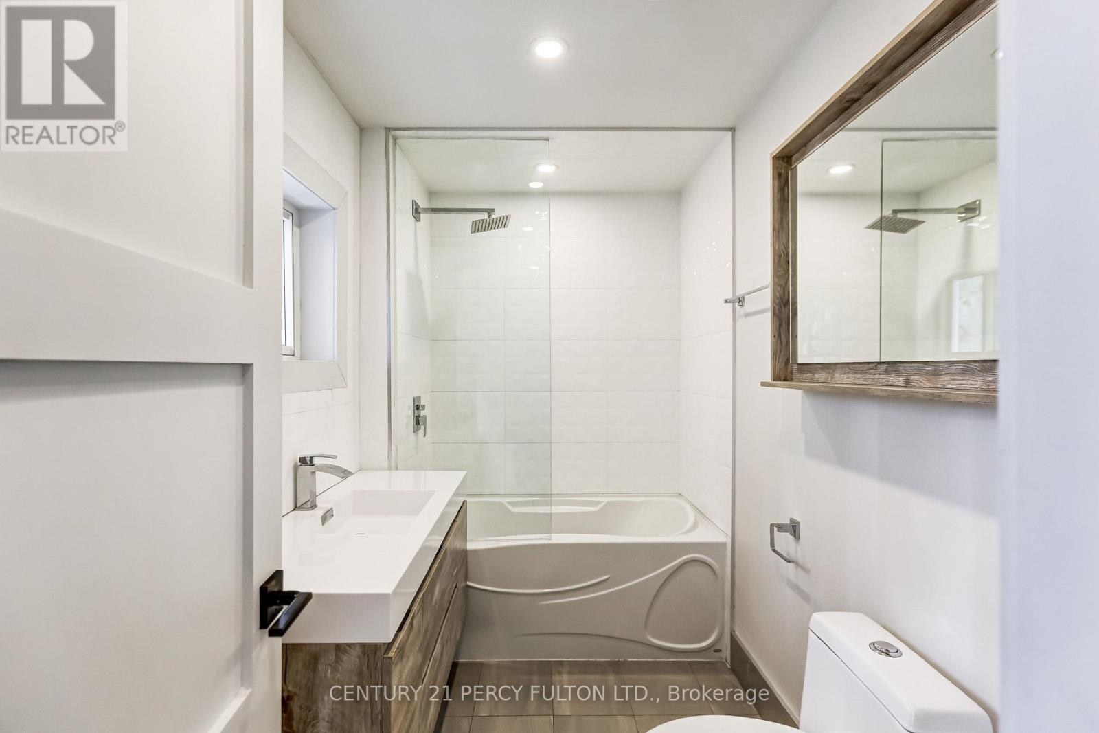 Main Floor - # 1 - 1989 Davenport Road, Toronto, Ontario M6N 1C5 - Photo 12 - W13668944