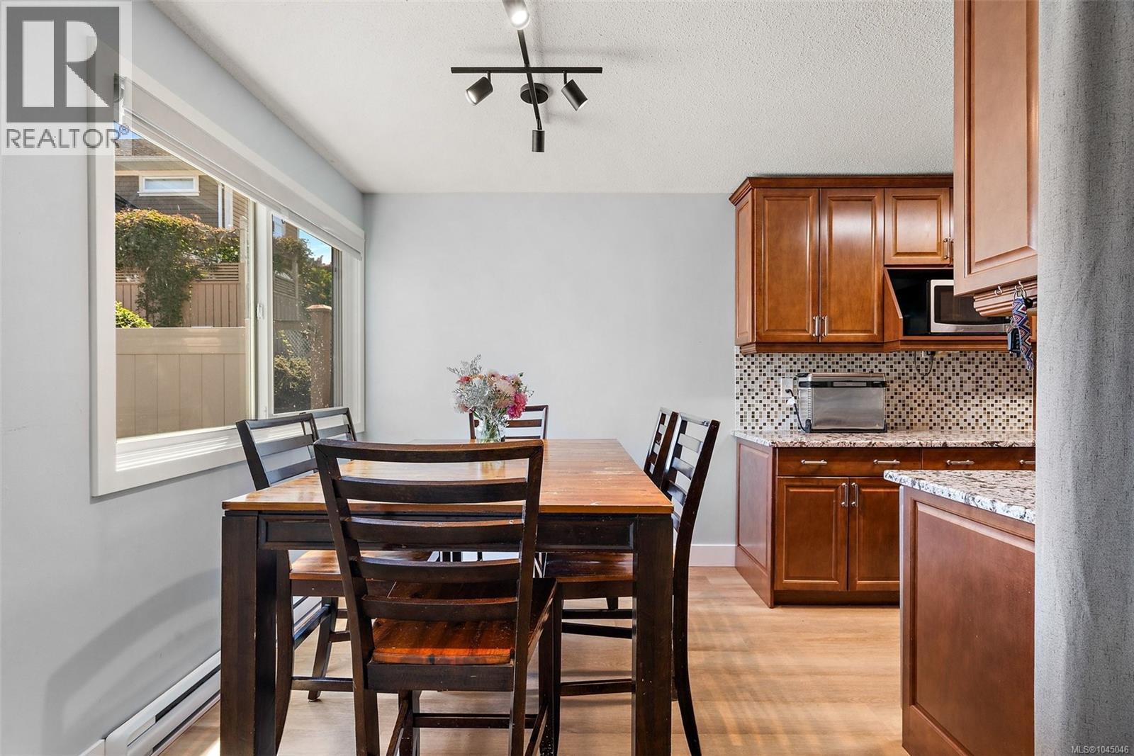 7 10046 Fifth St, Sidney, British Columbia  V8L 2X9 - Photo 4 - 1045046