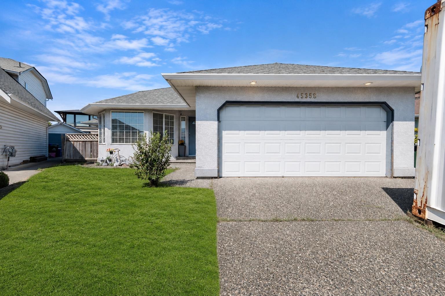 45358 Paige Place, Sardis West Vedder, Chilliwack, British Columbia  V2R 3V3 - Photo 2 - R3153159