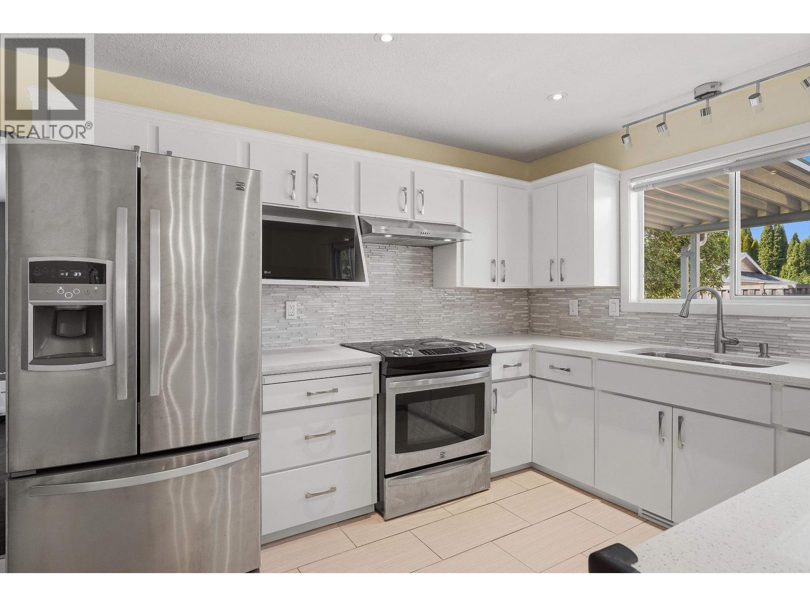 23423 Sandpiper Avenue, Maple Ridge, British Columbia  V2X 9M4 - Photo 8 - R3155335