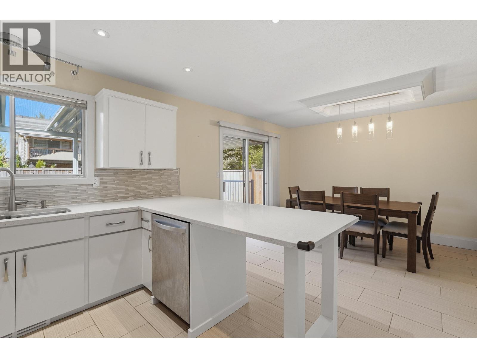 23423 Sandpiper Avenue, Maple Ridge, British Columbia  V2X 9M4 - Photo 9 - R3155335