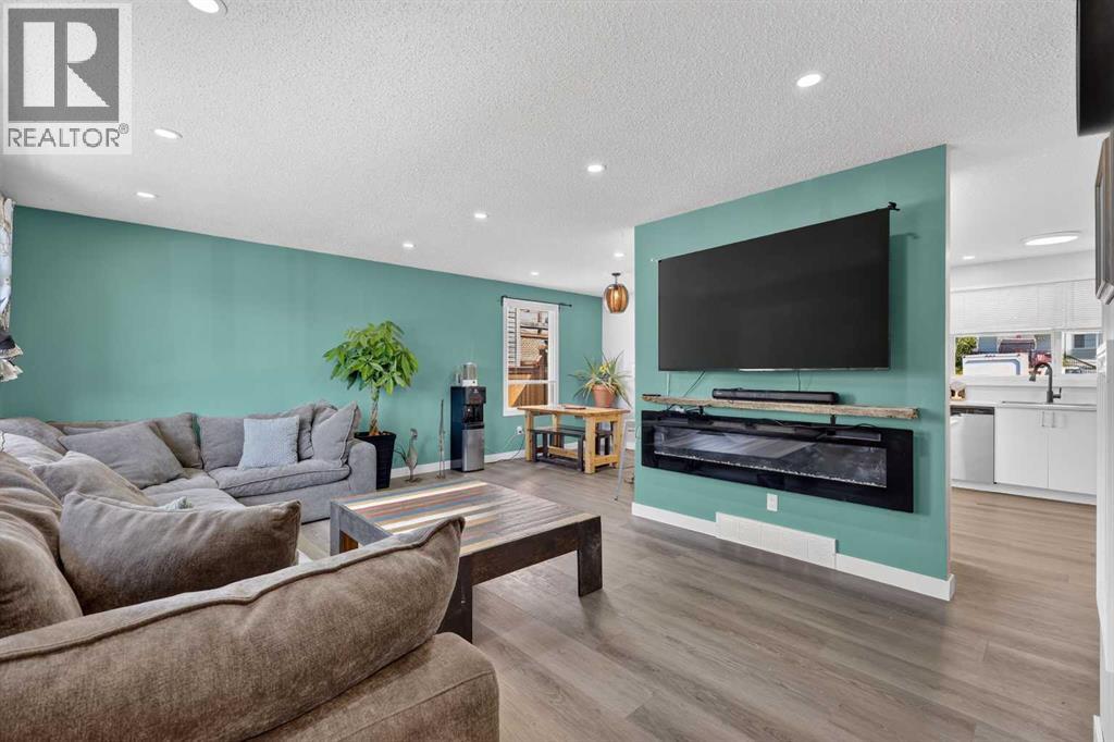 24 Penworth Crescent Se, Calgary, Alberta  T2A 4C7 - Photo 5 - A2322103