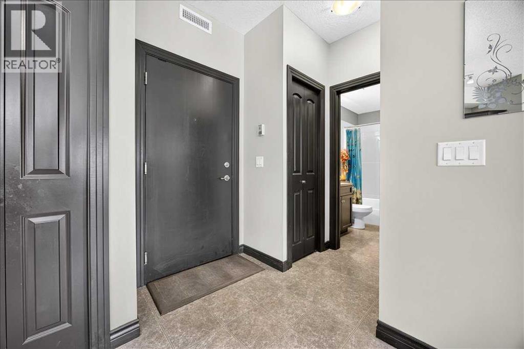 218, 30 Royal Oak Plaza NW, Calgary, Alberta  T3G 0C1 - Photo 2 - A2326022