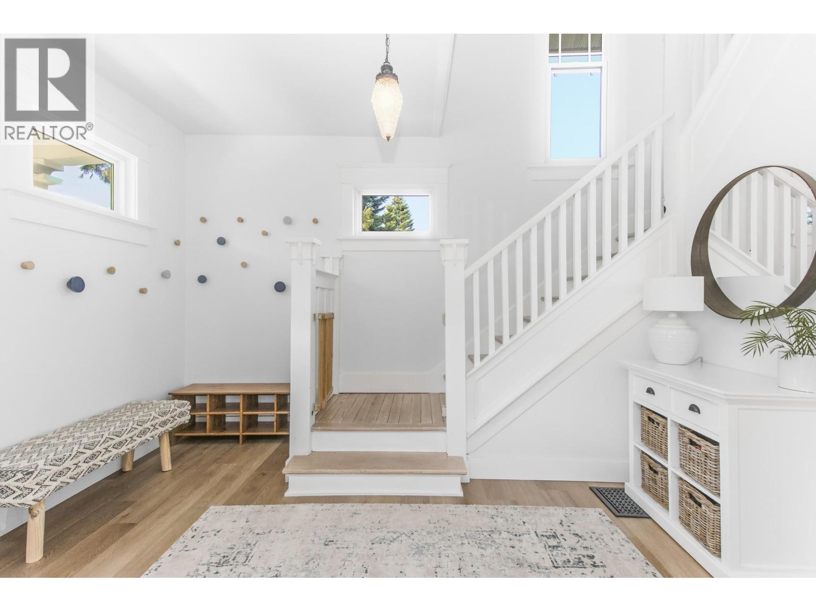 38054 Fifth Avenue, Squamish, British Columbia  V8B 0B6 - Photo 5 - R3155357