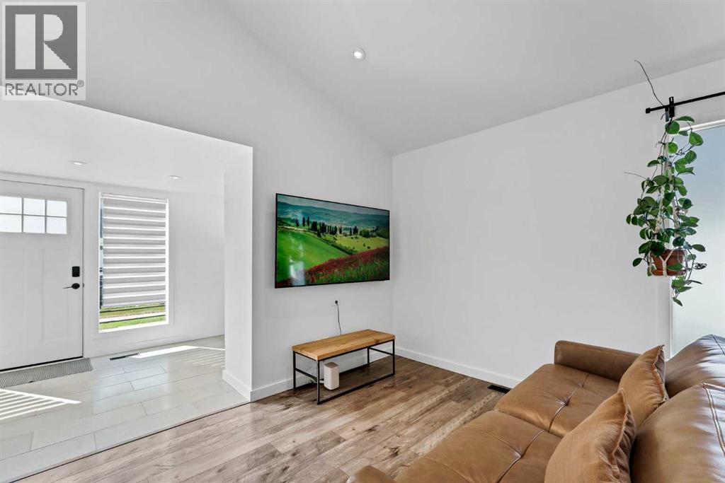 166a 3 Street NE, Medicine Hat, Alberta  T1A 5M1 - Photo 9 - A2329779
