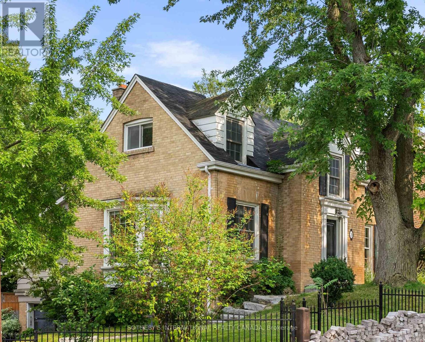 29 Highbourne Avenue, Toronto, Ontario M5P 2J1 - Photo 2 - C13658016