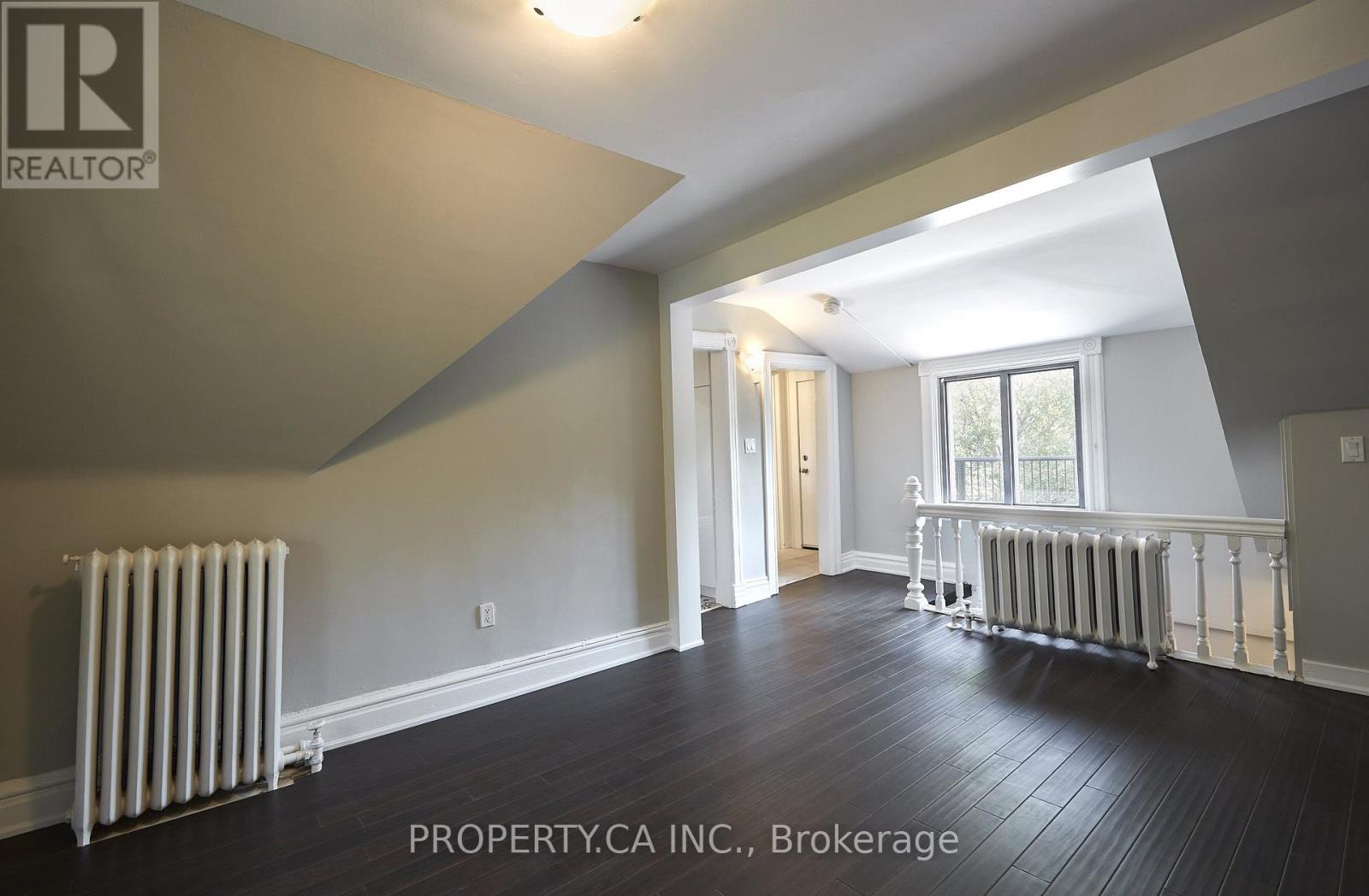 Upper - 345 Gladstone Avenue, Toronto, Ontario M6H 3H5 - Photo 11 - C13669266