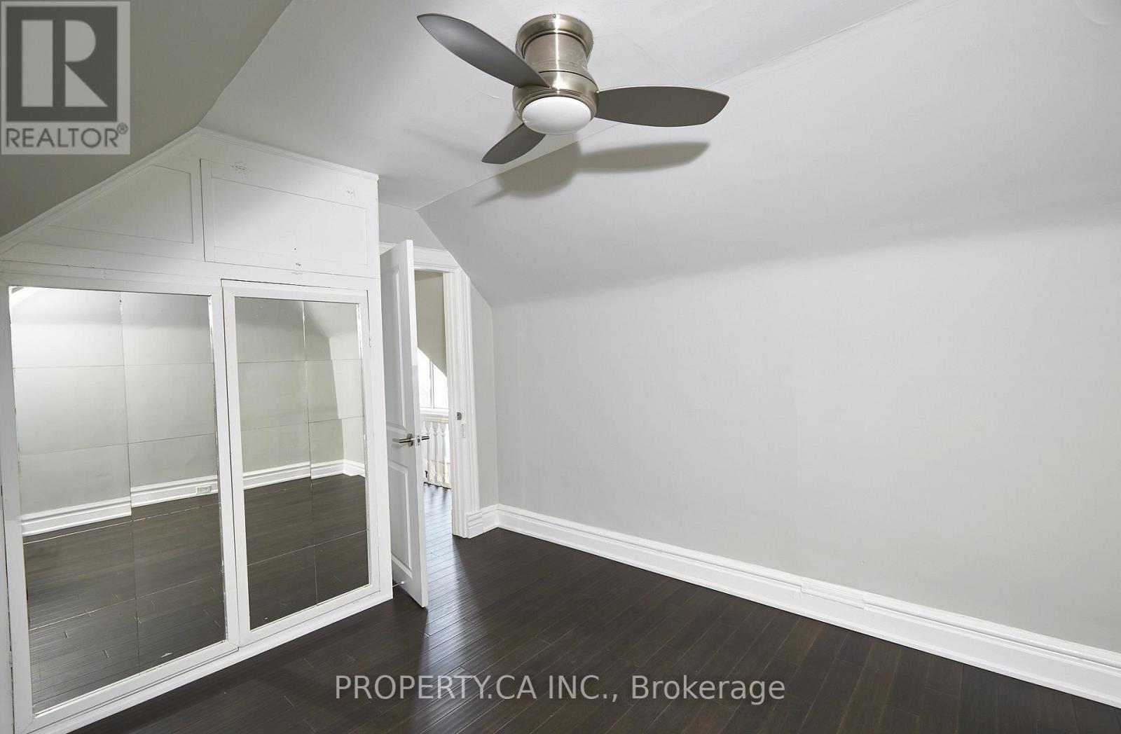 Upper - 345 Gladstone Avenue, Toronto, Ontario M6H 3H5 - Photo 15 - C13669266