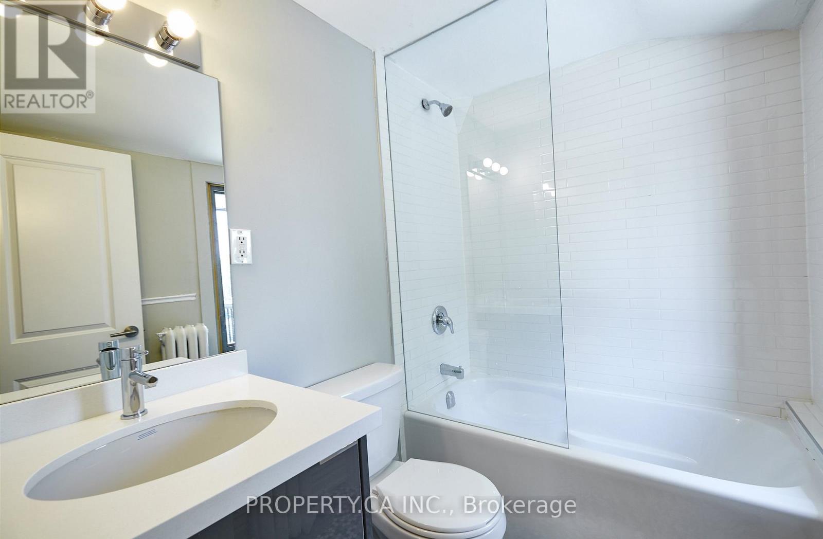 Upper - 345 Gladstone Avenue, Toronto, Ontario M6H 3H5 - Photo 18 - C13669266