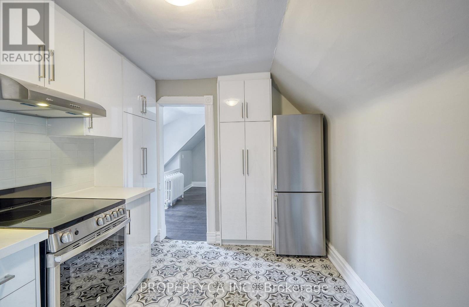 Upper - 345 Gladstone Avenue, Toronto, Ontario M6H 3H5 - Photo 2 - C13669266