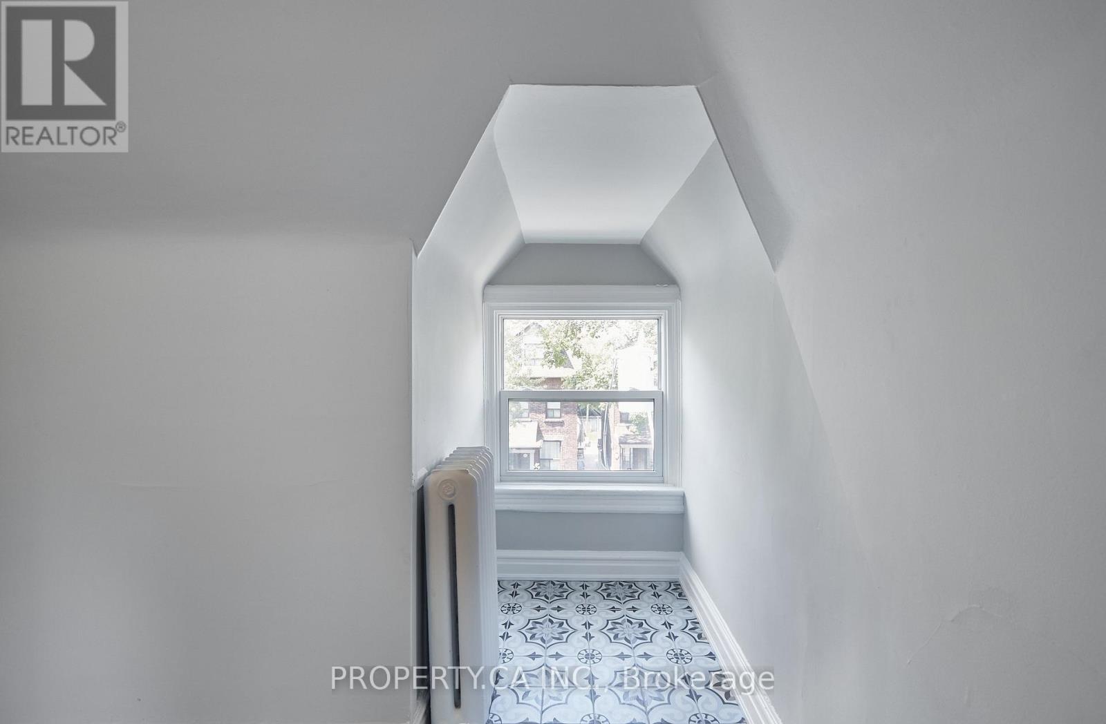 Upper - 345 Gladstone Avenue, Toronto, Ontario M6H 3H5 - Photo 6 - C13669266