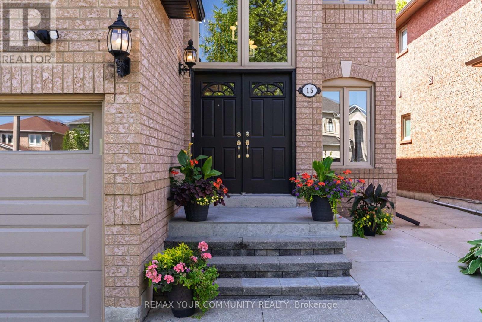 15 Klamath Court, Vaughan, Ontario  L6A 2L7 - Photo 2 - N13669218