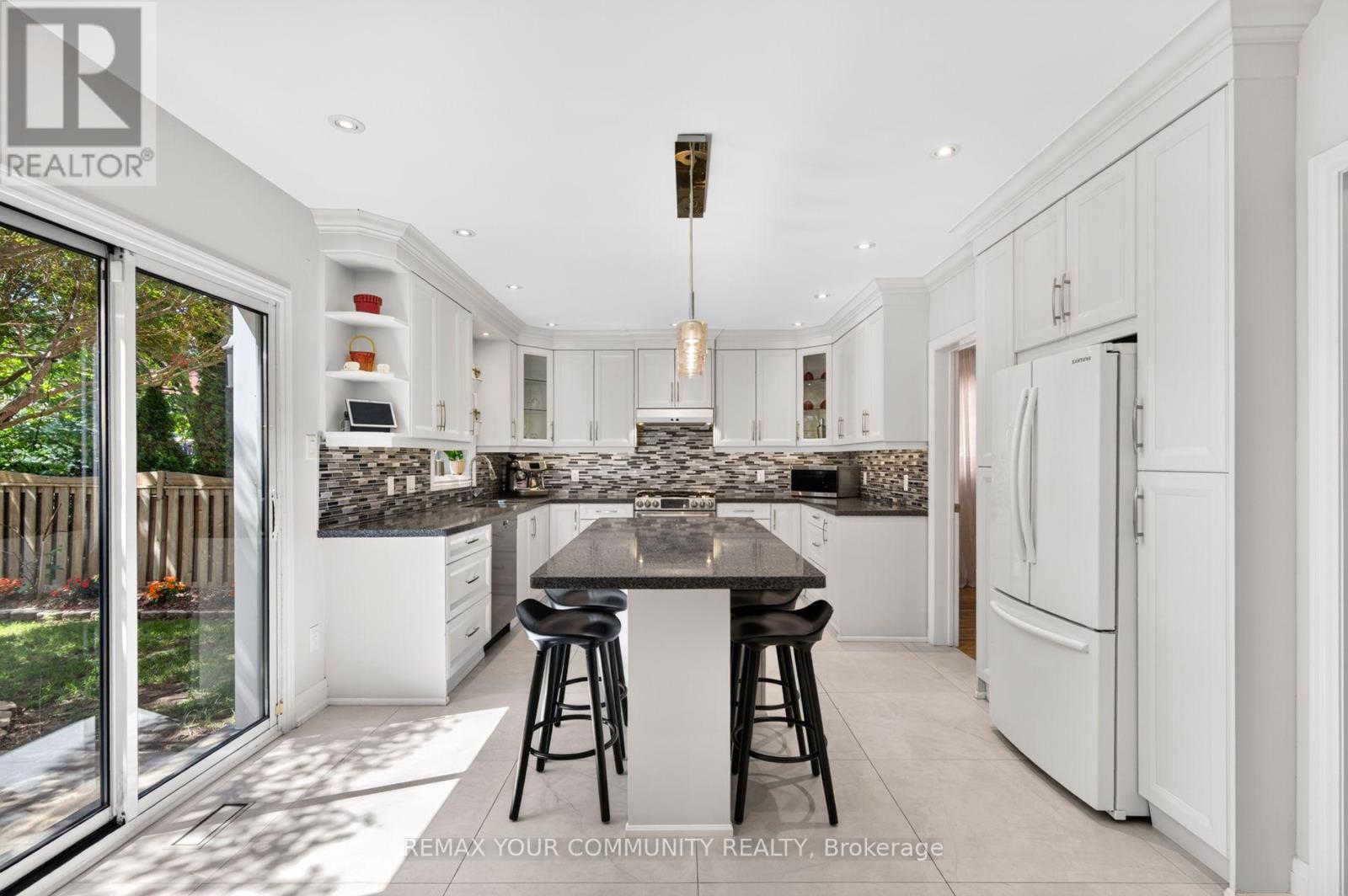 15 Klamath Court, Vaughan, Ontario  L6A 2L7 - Photo 4 - N13669218