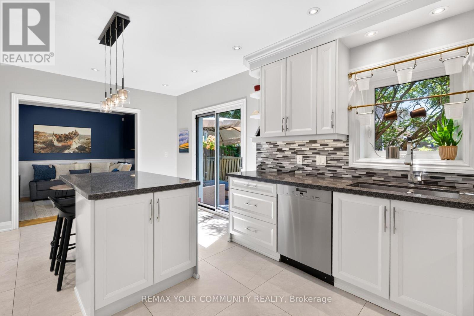 15 Klamath Court, Vaughan, Ontario  L6A 2L7 - Photo 6 - N13669218