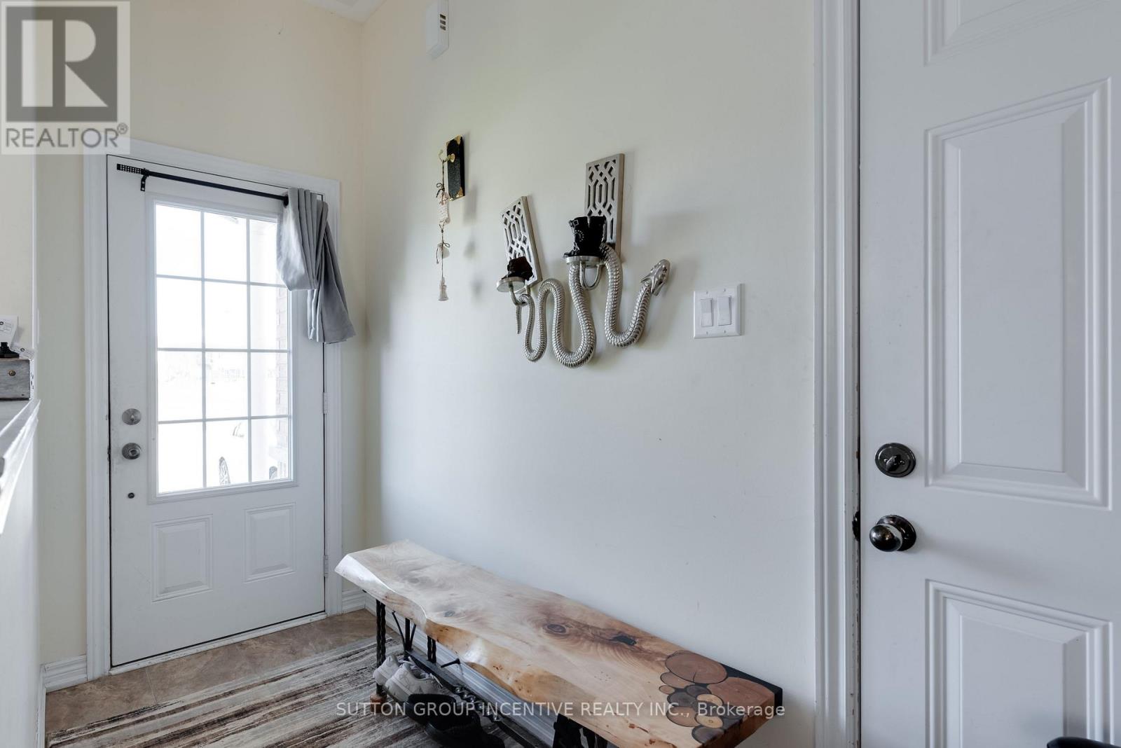 174 Maplewood Drive, Essa, Ontario L0M 1B4 - Photo 2 - N13669224