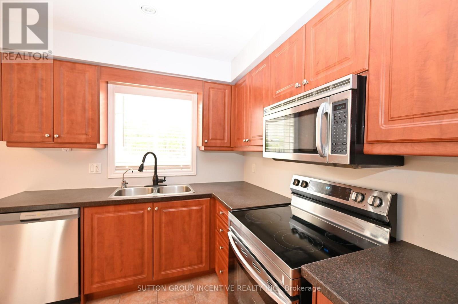 14 Brown Wood Drive, Barrie, Ontario  L4M 6N4 - Photo 10 - S13669210