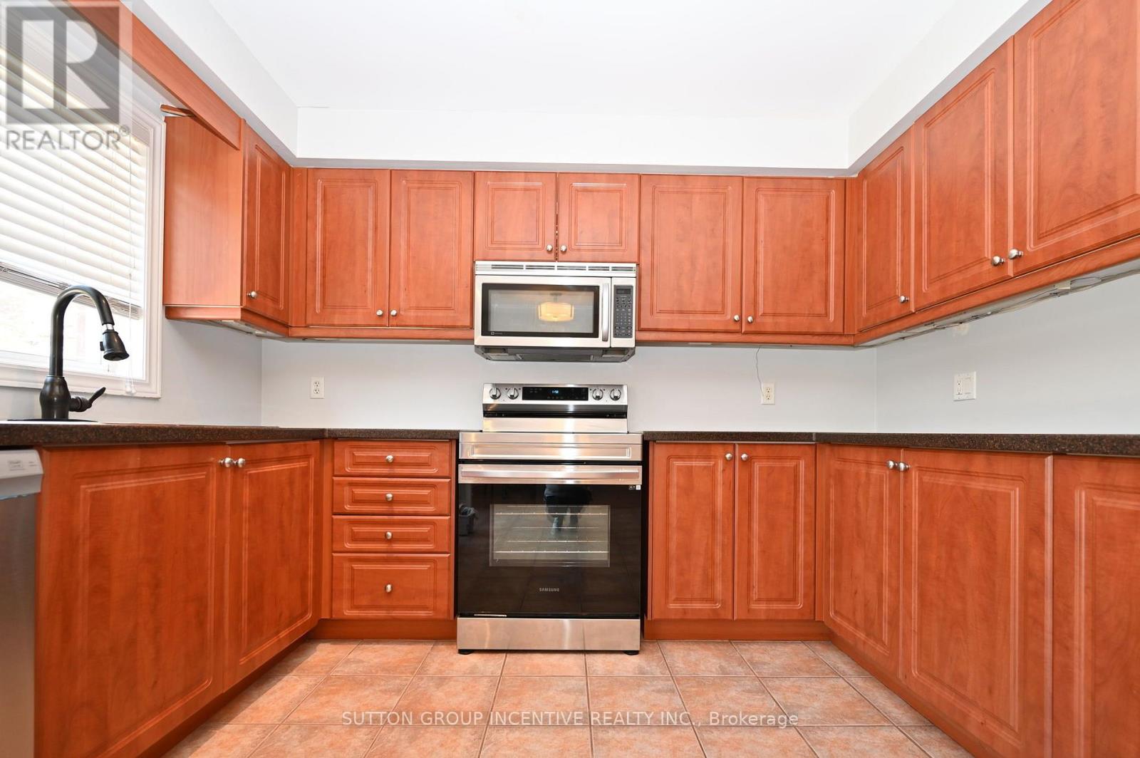 14 Brown Wood Drive, Barrie, Ontario  L4M 6N4 - Photo 13 - S13669210