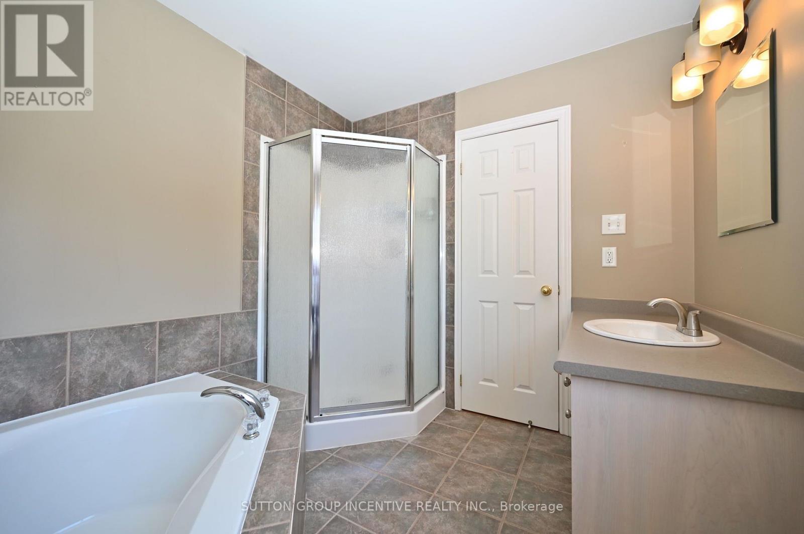 14 Brown Wood Drive, Barrie, Ontario  L4M 6N4 - Photo 22 - S13669210