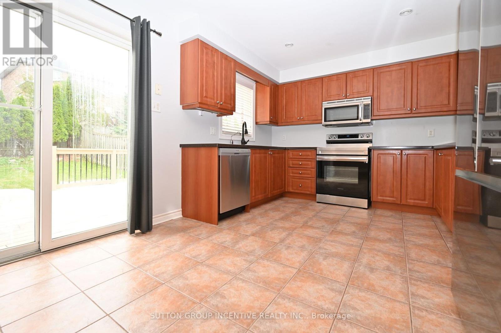 14 Brown Wood Drive, Barrie, Ontario  L4M 6N4 - Photo 9 - S13669210