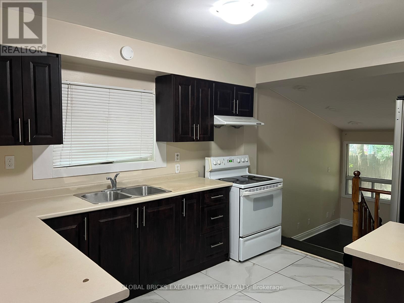 35 Luverne Avenue, Toronto, Ontario  M3H 1R7 - Photo 18 - C13668712