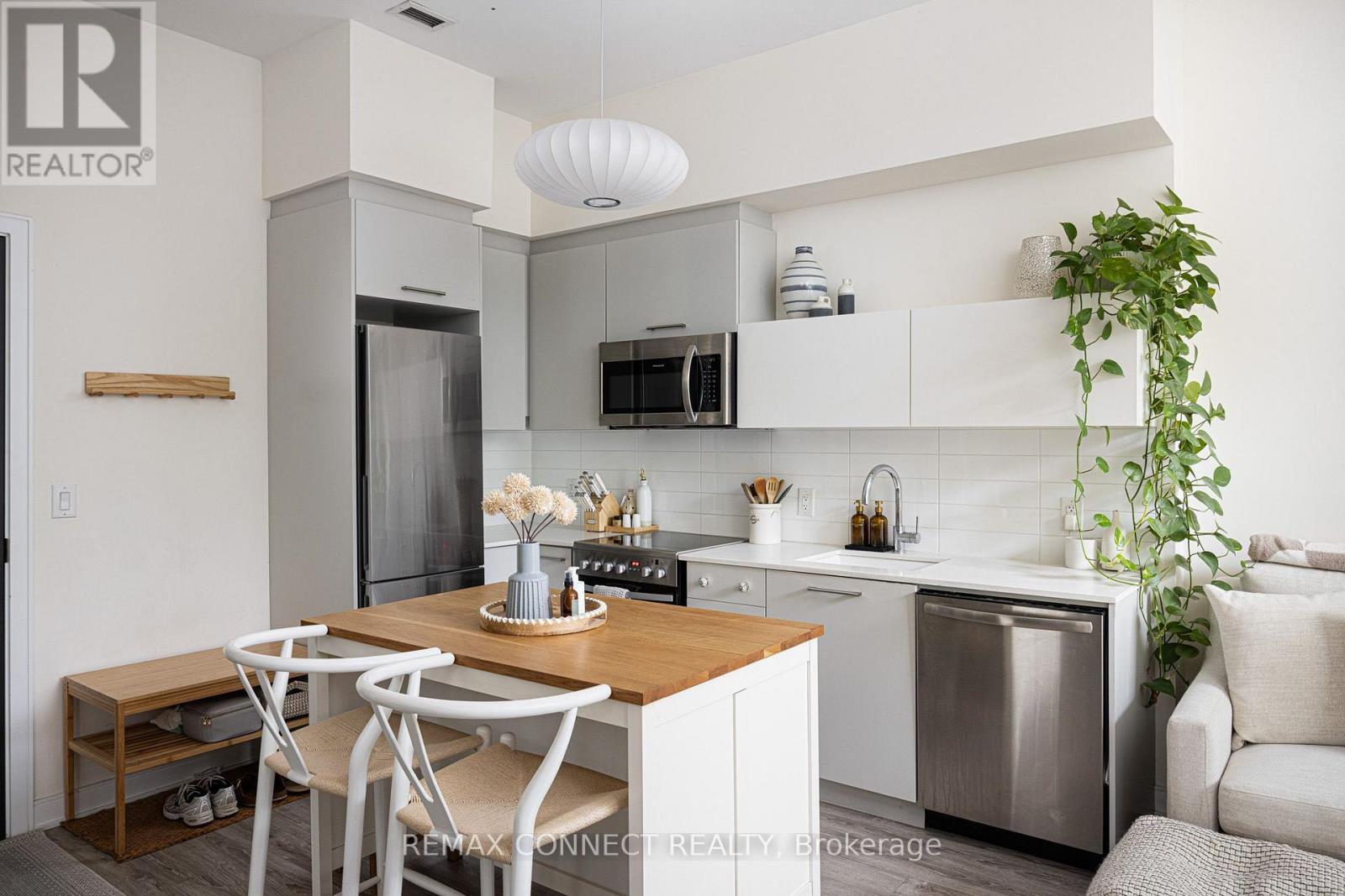 107 - 1 Neighbourhood Lane, Toronto, Ontario  M8Y 1T7 - Photo 4 - W13669196